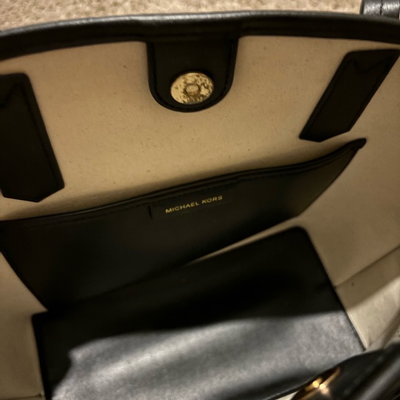Michael Kors Black Leather tote - Picture 4 of 10